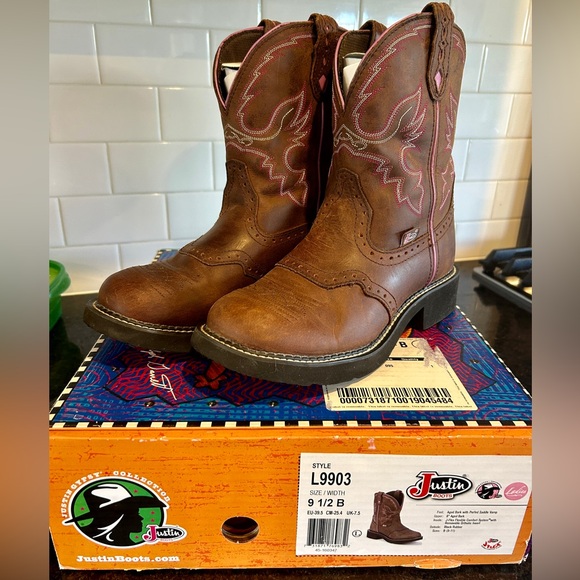 Justin Gypsy Collection Round Toe Western Boot New in Box Size 9.5 - Picture 2 of 7